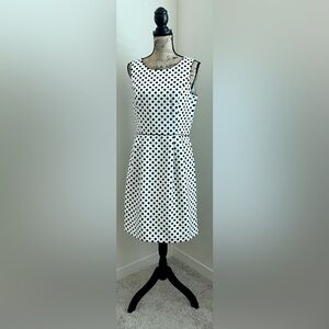 White House Black Market (WHBM) sleeveless dress 👗